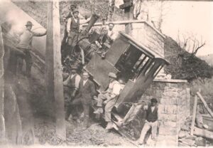 Carrello sul piano inclinato che dalla centrale di Predare portava alla Rocca. Archivio Lino Vergai.